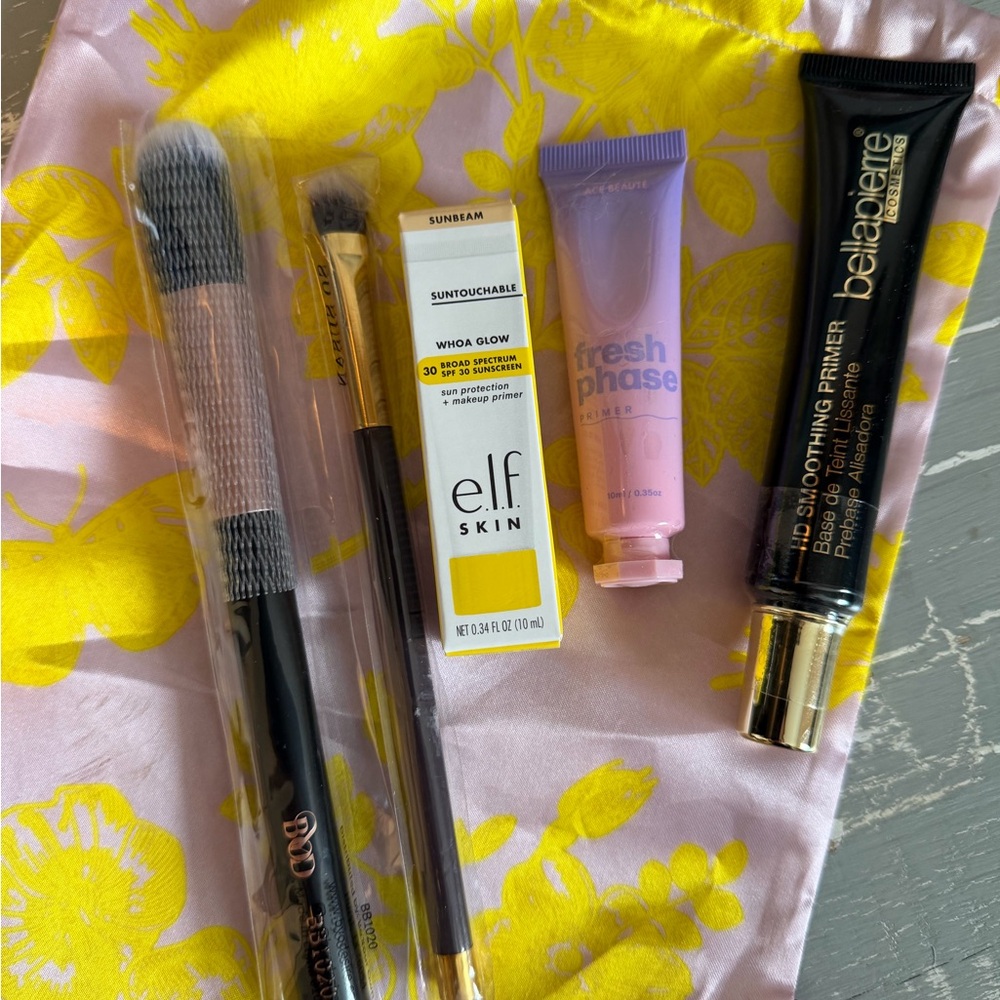 Bellapierre primer e.l.f. Skin Sunbeam Wow Glow Highlighter & brushes